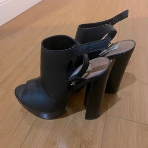 Steve Madden size 5 black platform sandals